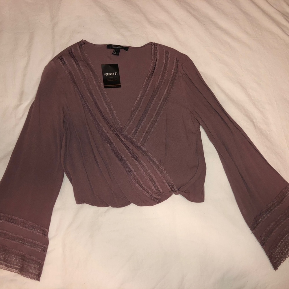 Wide Sleeve, V-Neck Top (Loosely Cropped)